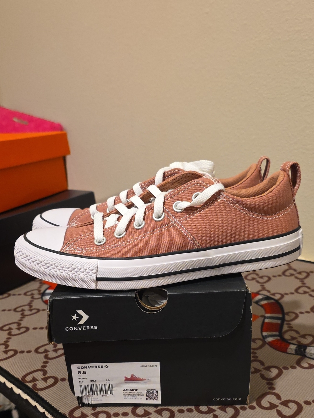 Converse Womens Low Top Sneakers in Rust with White Laces. Size 8.5 - Picture 3 of 6